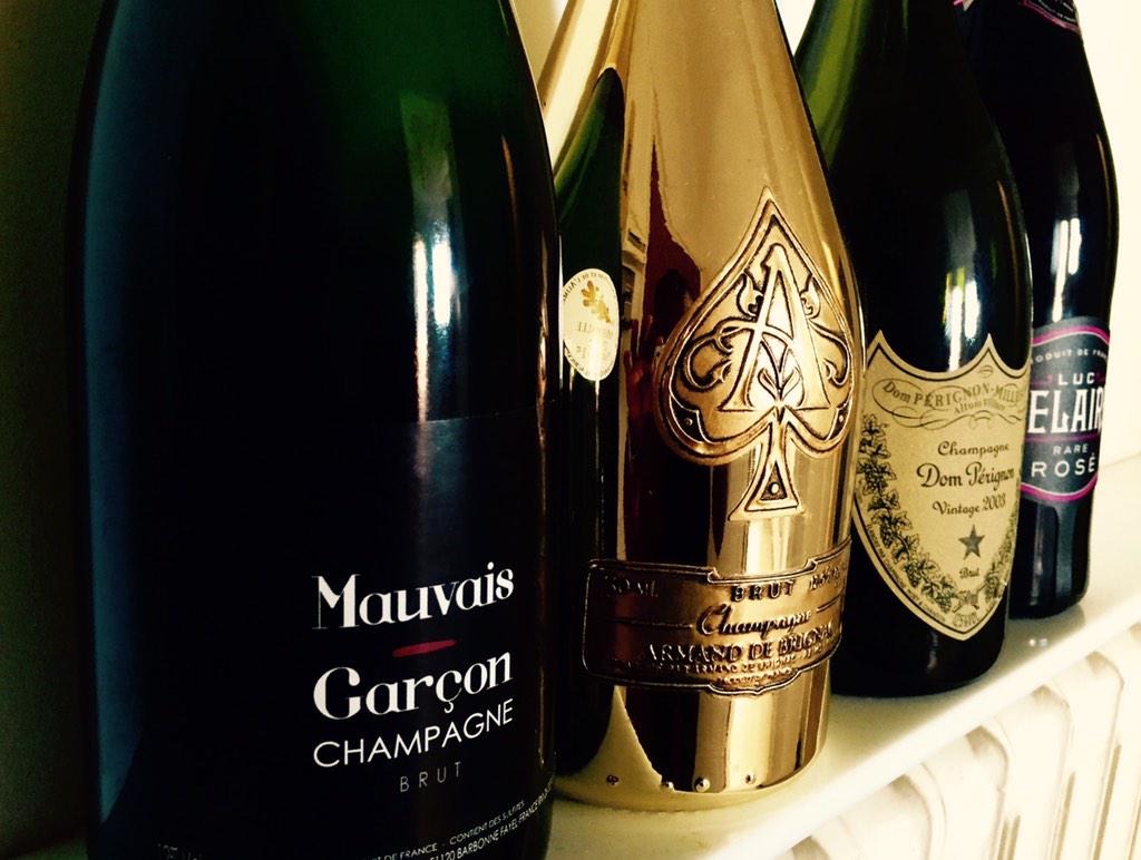 maisonmauvais's tweet photo. Vous êtes habillé en Mauvais Garçon? Nous vous offrons le Champagne Mauvais Garçon et un accès VIP. Vendredi 25 Sept http://t.co/4jrpV7ON04