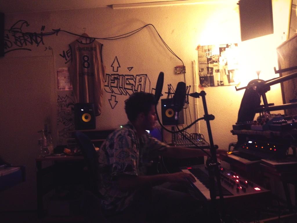 KidSimius's tweet photo. Saturday night fever !!!
#workingonnewstuff http://t.co/JxegUwPbay