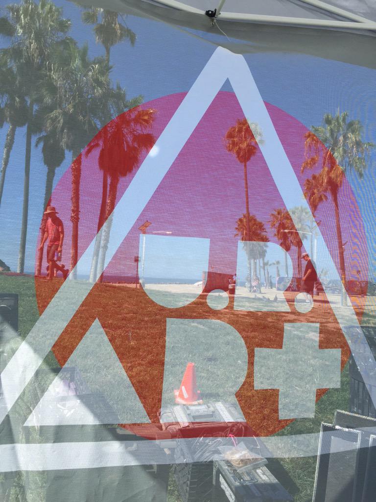 tonybanhkenobi's tweet photo. Free party at the #VeniceBeach skate park today 11am-6pm @URART_festival 
https://t.co/lU1h5ZAJGp http://t.co/3SIjLm1HfY