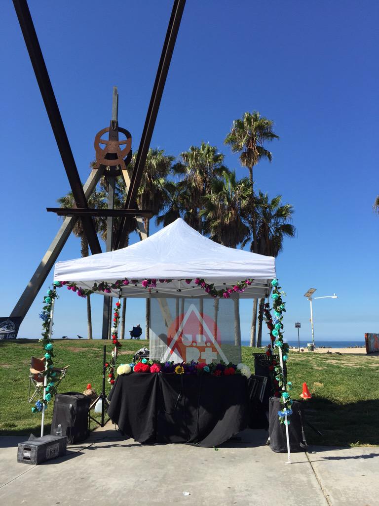 tonybanhkenobi's tweet photo. Free party at the #VeniceBeach skate park today 11am-6pm @URART_festival 
https://t.co/lU1h5ZAJGp http://t.co/3SIjLm1HfY