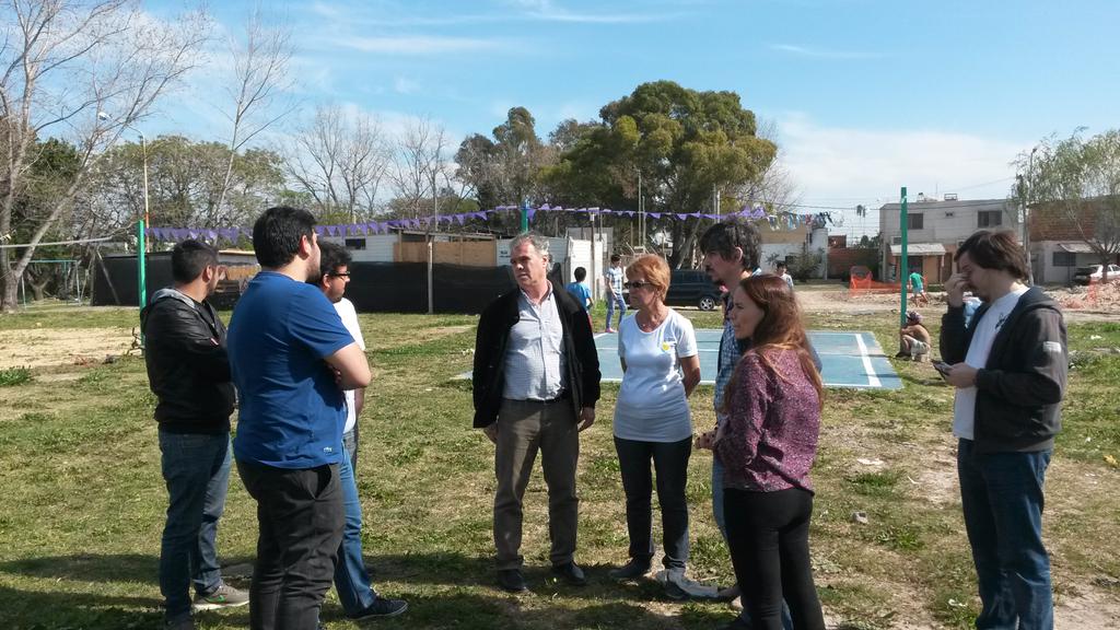 PAOLITACHAVEZ's tweet photo. #PRIMAVERA @CePLAQuilmes @Robertogaudio @mayrasmendoza @asochdf Visita el sec. de Sedronar @lernergabriel http://t.co/C1rbeT8NPb