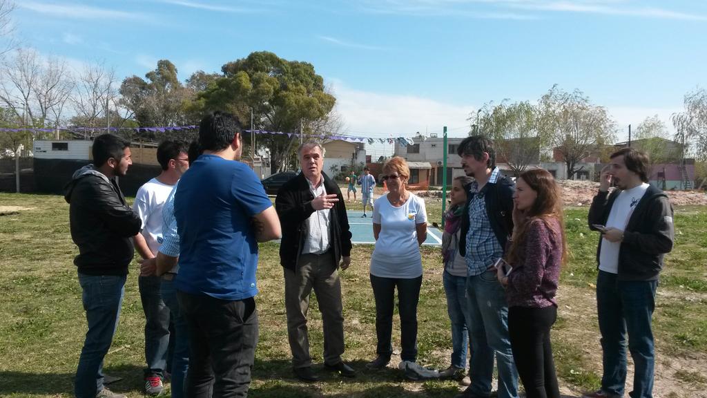 PAOLITACHAVEZ's tweet photo. #PRIMAVERA @CePLAQuilmes @Robertogaudio @mayrasmendoza @asochdf Visita el sec. de Sedronar @lernergabriel http://t.co/C1rbeT8NPb