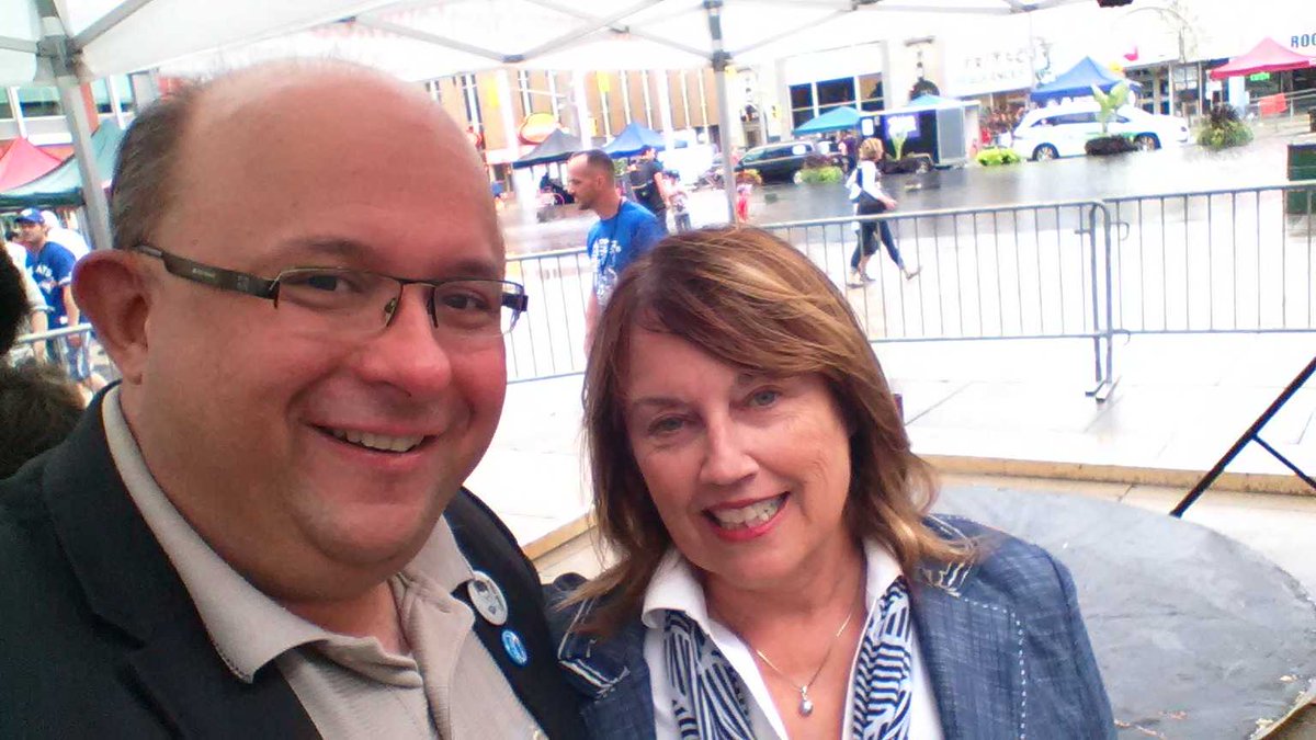 berryonline's tweet photo. Getting my #GeekOn with @CambridgeWolf at @MakerExpo. Where r u @DaveJaworsky? Conceding #BOTbrawl already? http://t.co/bzF3QKFlH8