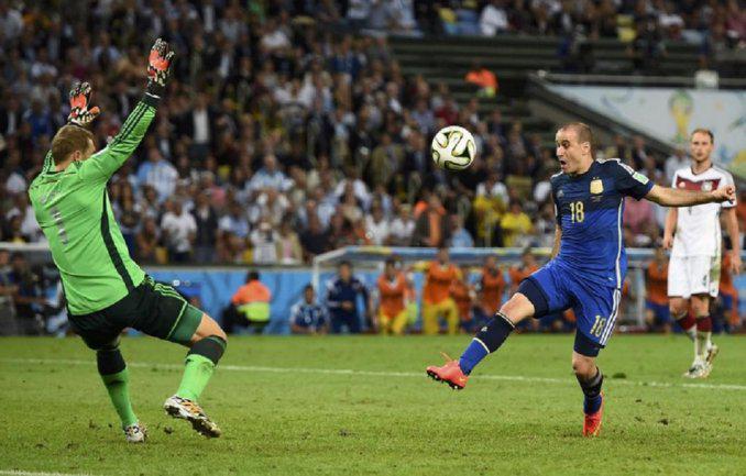 analaurasordo's tweet photo. @brendancoyle99 @TerryMatalas Can you use the time machine?Go to #Bra14 and tell him:"HIt the ball UNDER Neuer!!!" :O http://t.co/luaOZUKfzt