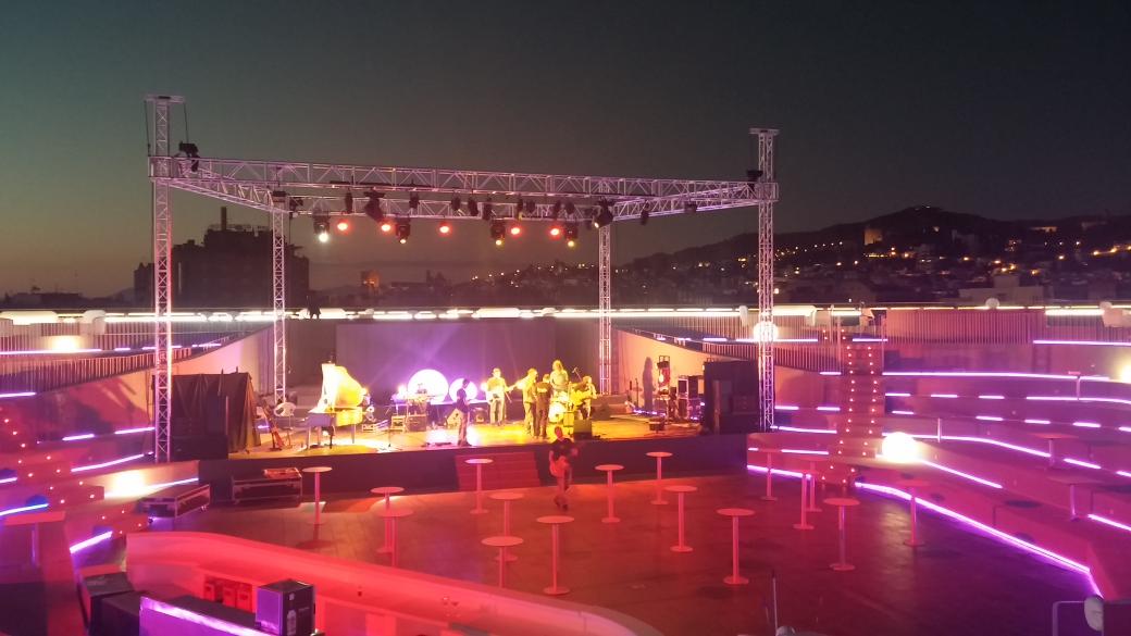 nosolotour's tweet photo. Qué pasada!
Empezamos en un ratito con @AlexODogherty y @LaBizarreria en @pcongresosgrx
Aún estáis a tiempo de venir! http://t.co/HbCgTFTXy5