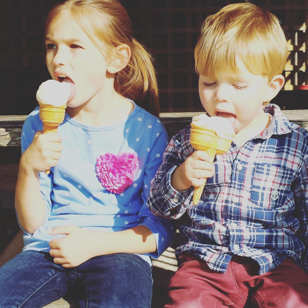 NikkiChislett's tweet image. A beautiful day like today requires ice cream #doublecone 🌞🍦