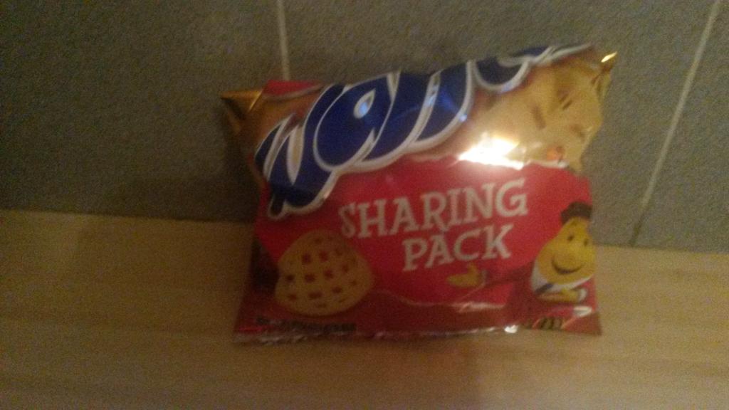 ZzzaraKelly's tweet photo. @MrTaytoIreland A sharing pack! I dont think so, same size as a standard pk of waffles,am i paying for the packaging? http://t.co/BikXtpNgnr