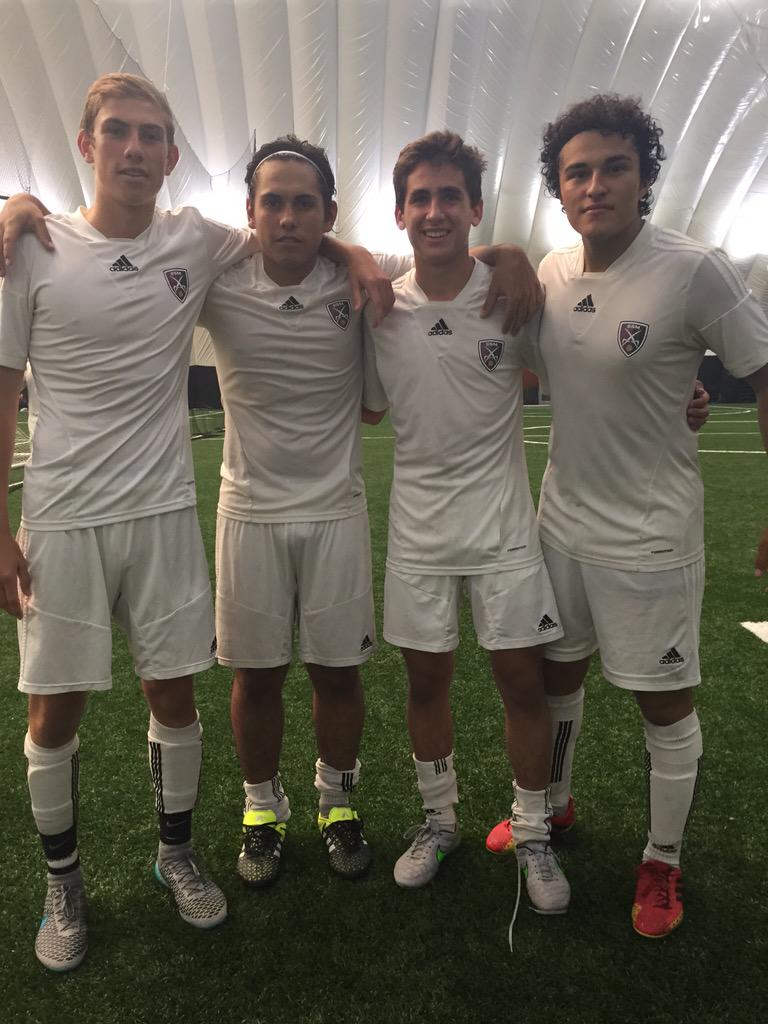 Zizou_5_'s tweet photo. Shattuck St. Mary's 2 Vardar 1 #puravidaah #firstgamefirstW ⚽️ http://t.co/ODwUUnRjrF