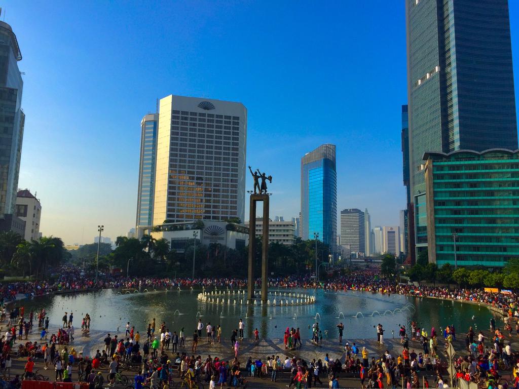 TMCPoldaMetro's tweet photo. Kegiatan #HBKB (Hari Bebas Kendaraan Bermotor) di Kawasan Sudirman-Thamrin pukul 06:00 s/d 11:00 WIB. http://t.co/U6adtqm7xM
