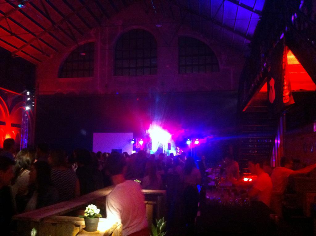 laBrugeoise's tweet photo. Party going on @laBrugeoise ! #funkydonwheels #benefiet #brugge http://t.co/xlUu6xx0dS
