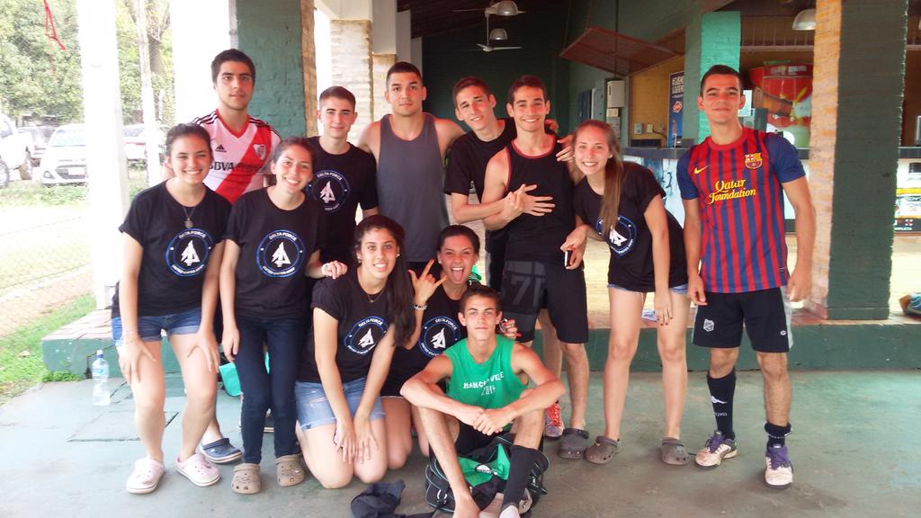 DBacien's tweet photo. @extrarandomsaf #DeltaForce Con el equipo de JuveExa antes del partido http://t.co/yddbuc4td3