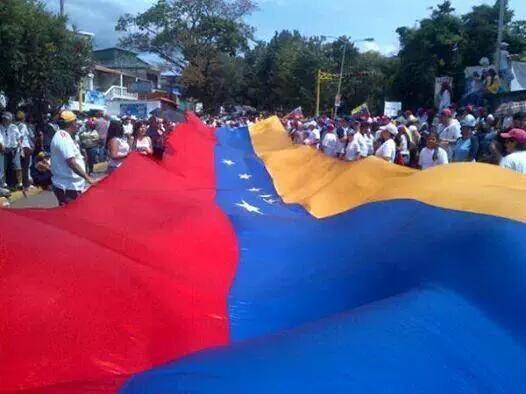 TachiraProtesta's tweet photo. ¡VIVA NUESTRO TACHIRA! El pueblo Tachirense se desbordó en la ciudad de San Cristóbal exigiendo ¡LIBERTAD! #19S http://t.co/kkez3u7aAl