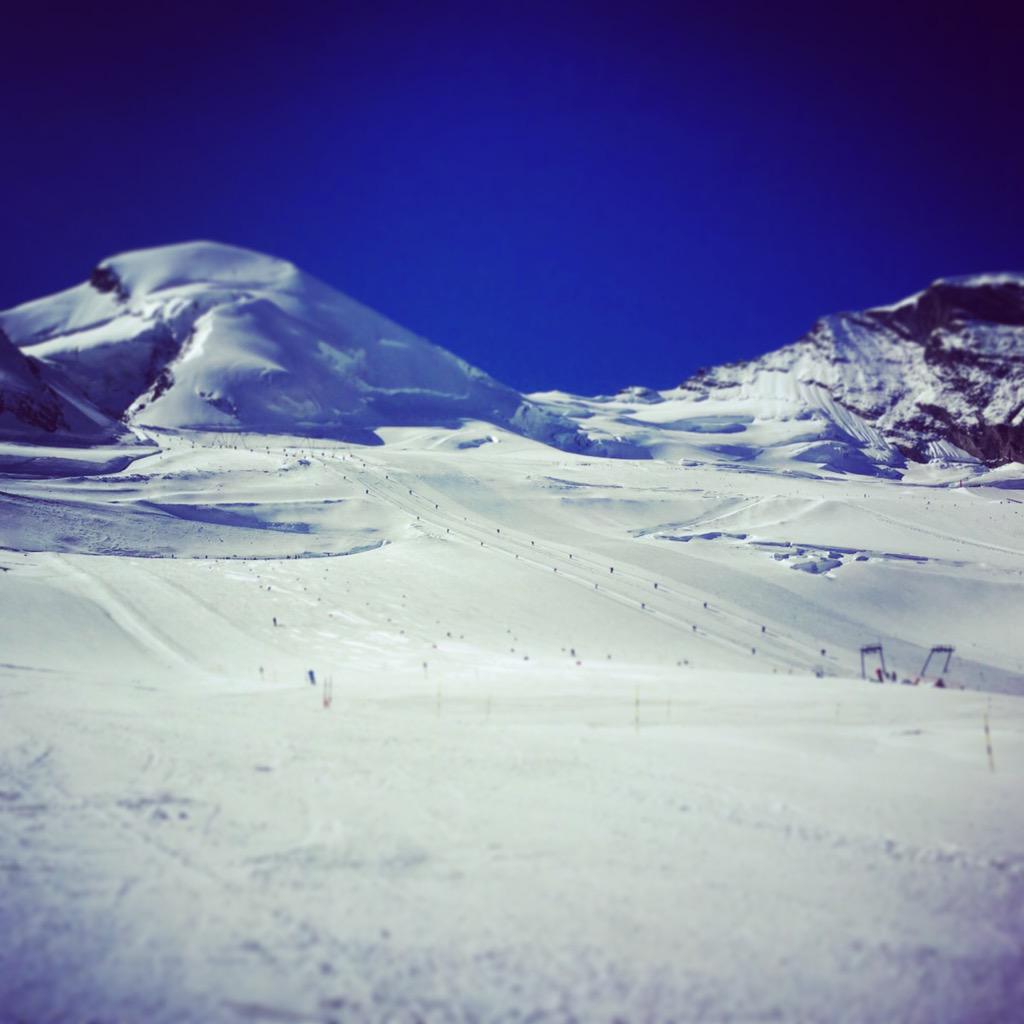elementconcept's tweet photo. #Awesome conditions up the mountain on #SaasFee #glacier! First day of @PeakLeaders #gapcourse! @trainwithjake1 http://t.co/B7Skx8OpKV
