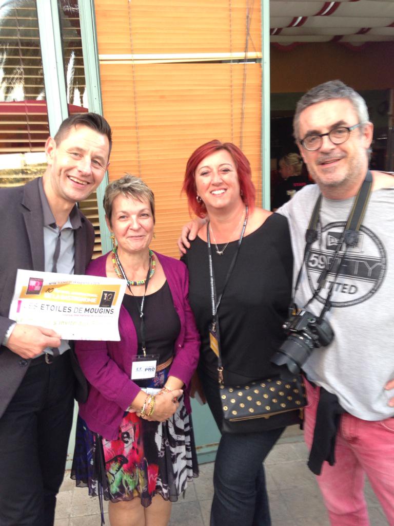 jlcourleux's tweet photo. @Etoiles2Mougins #PhilippeMille @lescrayeres @VilledeReims offre avec @jlcourleux biscuits @MaisonFossier #ChefMoha http://t.co/r2NMquSO9R