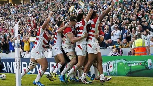 marca's tweet photo. Japón entra en la historia del rugby http://t.co/Y6BLLCXDV8 #RWC2015 http://t.co/fnFChlRIEC