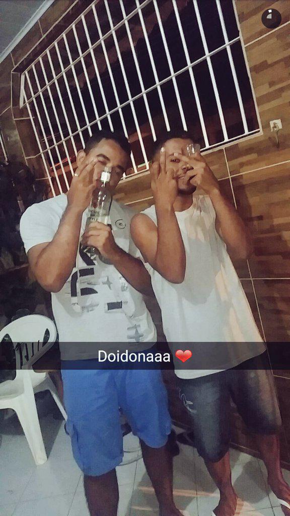 hlemos_'s tweet photo. Deu bom, deu ruim, foi foda 🍸😹🍺 #falsários #partido13 http://t.co/OQQULAoQss