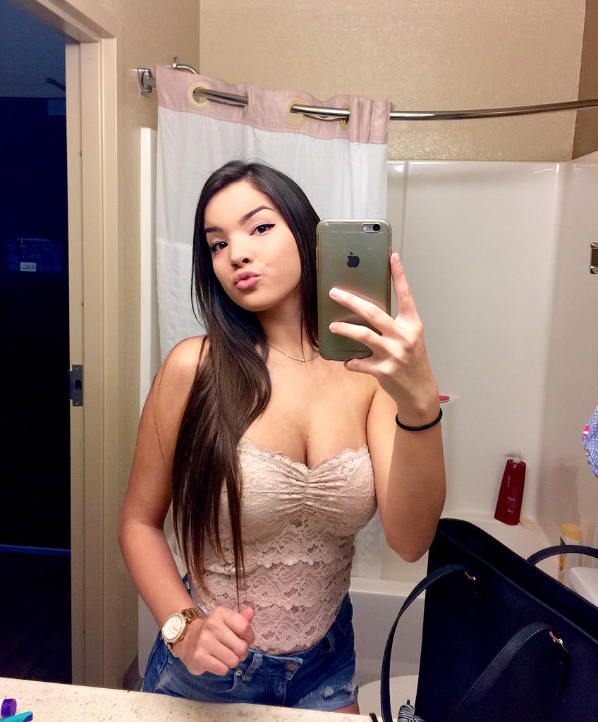 xoxisabella's tweet photo. I hate selfies #iforgothow http://t.co/iNYxRpmy3B