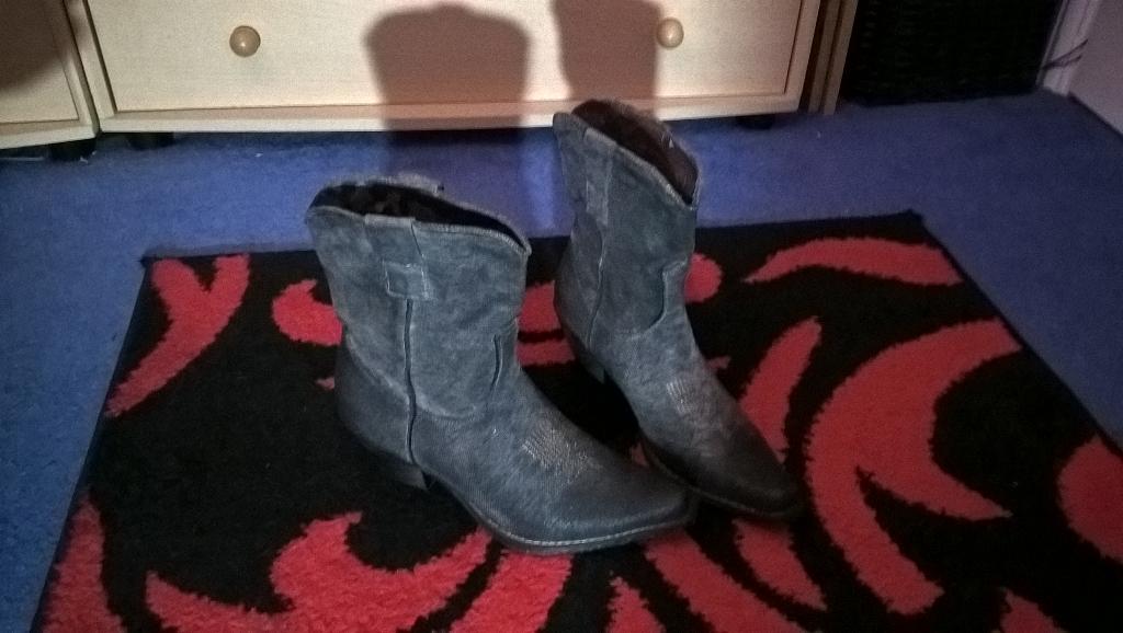 pendizzles's tweet image. Tonight is definitely the night for these bad boys 😎 #rockingit