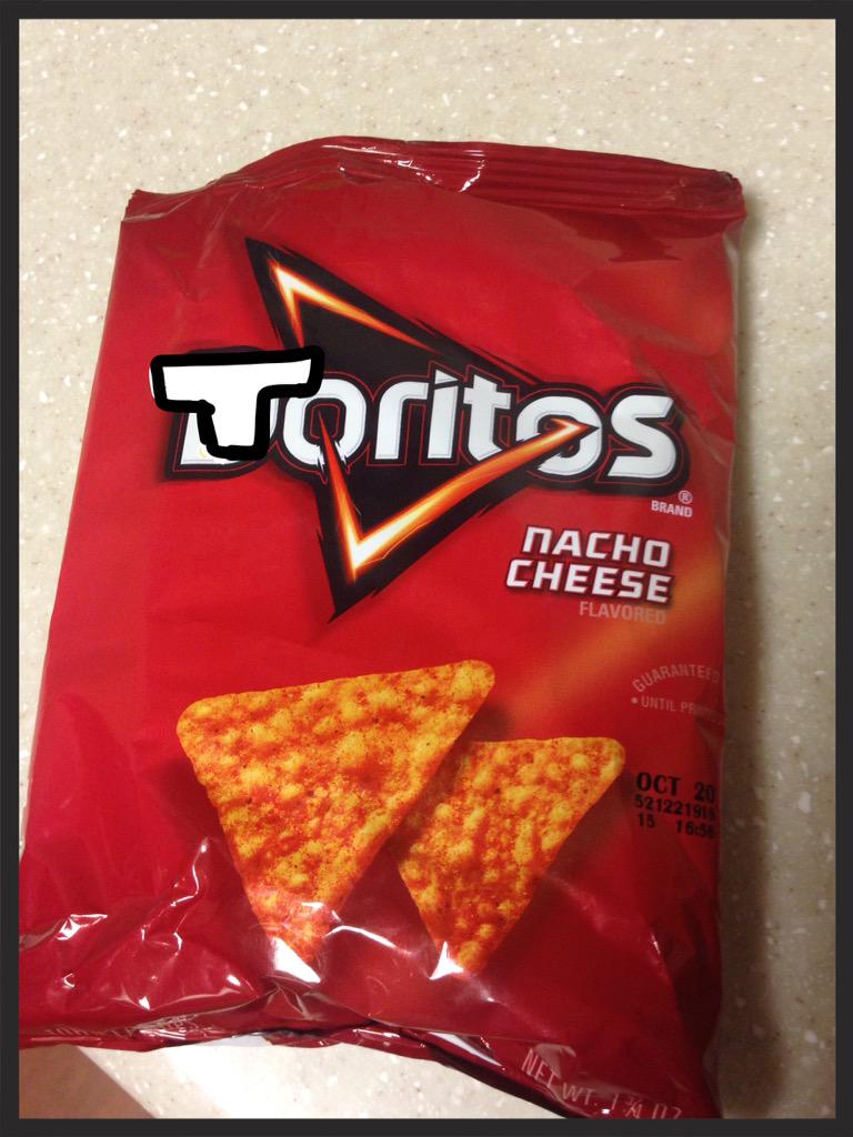 kitty_ky's tweet photo. @samgladiator @Taurtis I got the exclusive taritos! http://t.co/8DO6VdELfg