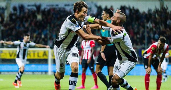 HeraclesAlmelo's tweet photo. Hoeveel RETWEETS voor de trotse KOPLOPER van de Eredivisie? #herpsv http://t.co/jdi7keWxin
