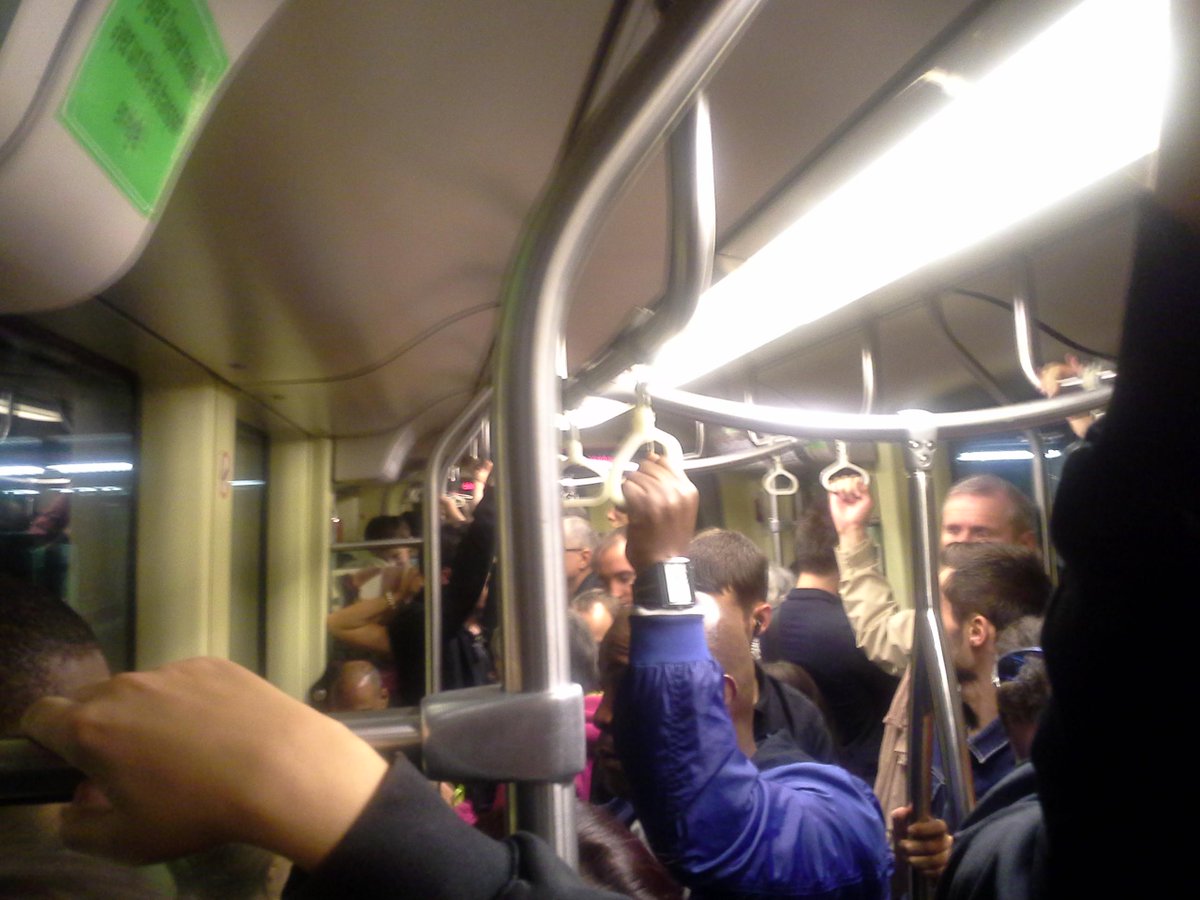NICOLASPOINOT's tweet photo. Samedi soir tram 1 archi plein à 5 à 6 passagers/m2 mais toujours aussi peu de tram @pascalbolo  @Johanna_Rolland http://t.co/7AsmCvc0xz