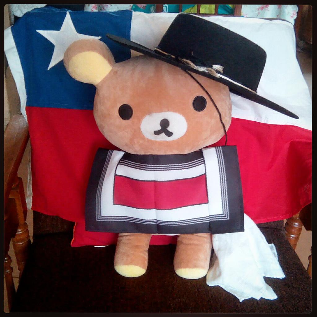 AleGhost_'s tweet photo. Nunca olvidaré cuando @Ayekis1 @OtakuLR @MrKlaudio del #Resident40 me regalaron a Rilakkuma..ahora es un huasito c': http://t.co/2NsQ8PXcqz