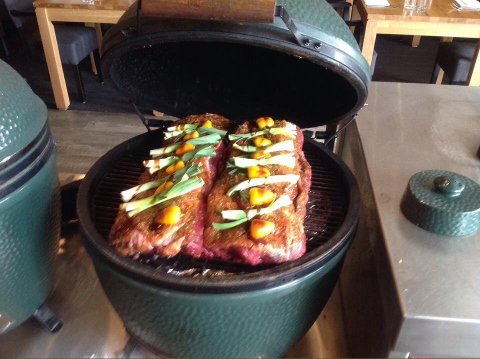 OpSuyt's tweet photo. #greenegg #restaurant #helmond #biggreenegg #BGE @OpSuyt http://t.co/Kfk7YEH4eP