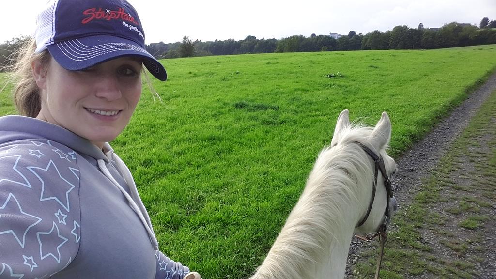 SandyGraceB's tweet photo. @striphair  on the trails with Striphair #perfect #grooming #tool  #striphair #allyearround http://t.co/YrxmoqlAQW