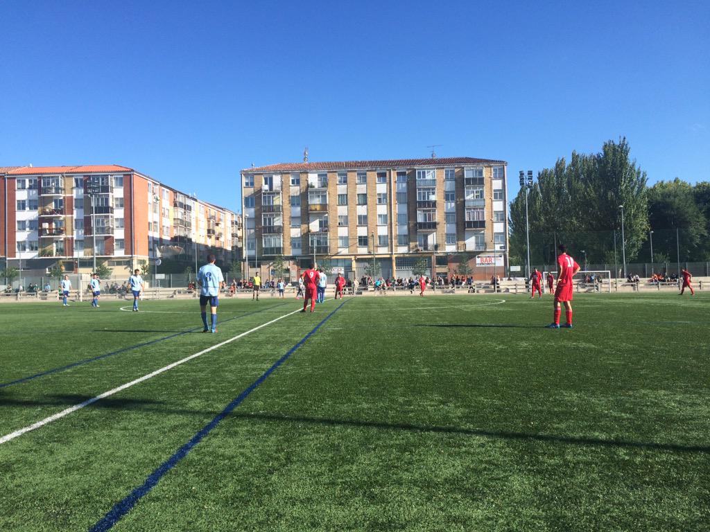 andonialo's tweet photo. 2partes muy diferentes, siendo la primera de muy buen nivel. Sacamos un punto de un campo difícil. A seguir Rotxa!!! http://t.co/16UHyPuEDA