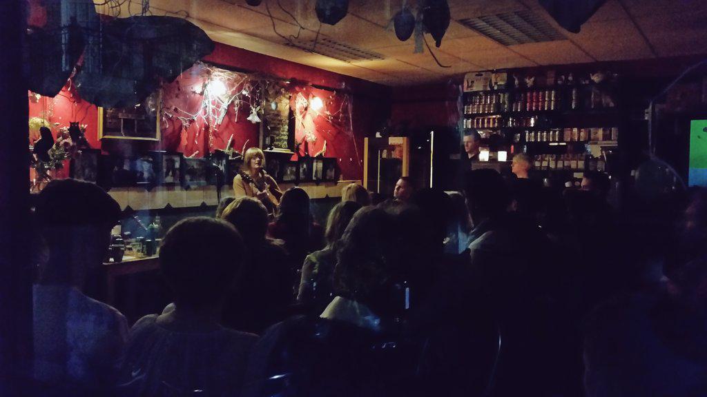 Downda_Road_'s tweet image. @sivemusic enchanting the crowd @keithplunkett1 #EP launch #DifferentThings