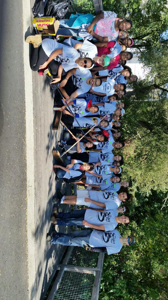 Justin_deMello's tweet photo. #teamincredible #spicketrivercleanup @GndwkLawrence @EagleTrib @woodardcurran @danrivera01843 @sde_inc http://t.co/88963rGDQg