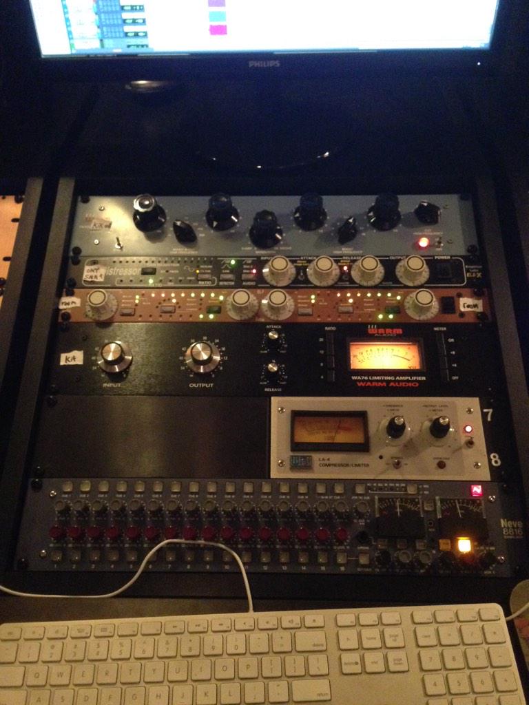 FancyTimeStudio's tweet image. These @WarmAudio jawns are killin on these drum sounds today.