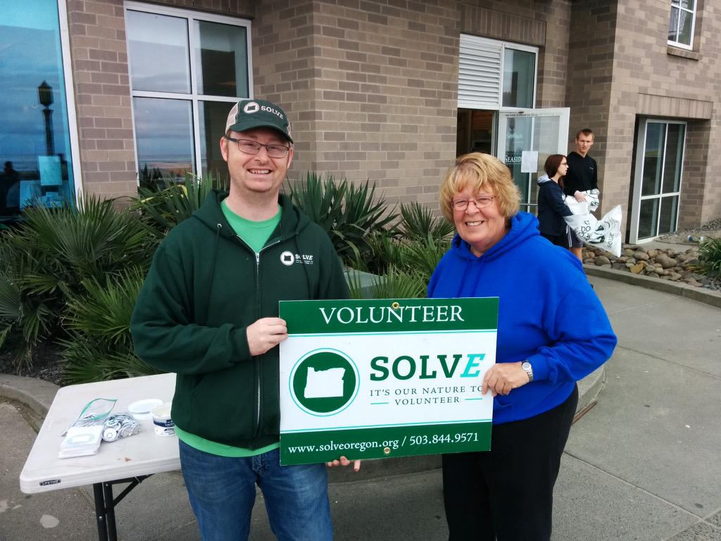 SOLVEinOregon's tweet photo. Seaside volunteers scouring the beach for marine debris today! #solvethistogether #oregoncleanup http://t.co/knoIRoxBwS