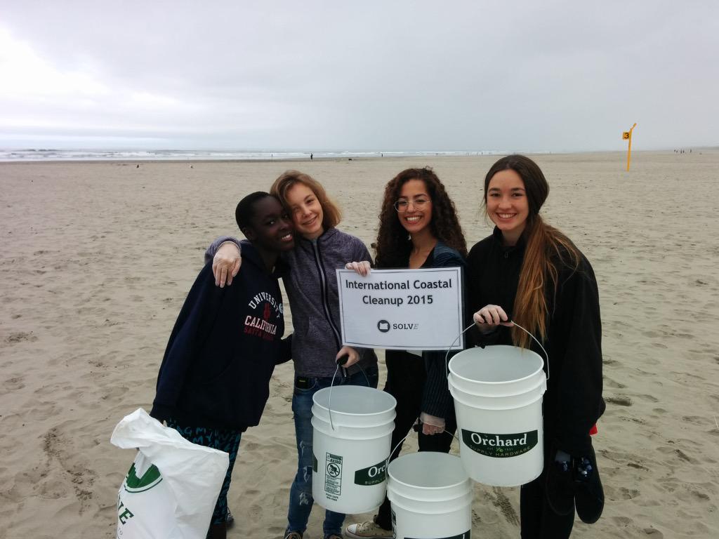 SOLVEinOregon's tweet photo. Seaside volunteers scouring the beach for marine debris today! #solvethistogether #oregoncleanup http://t.co/knoIRoxBwS