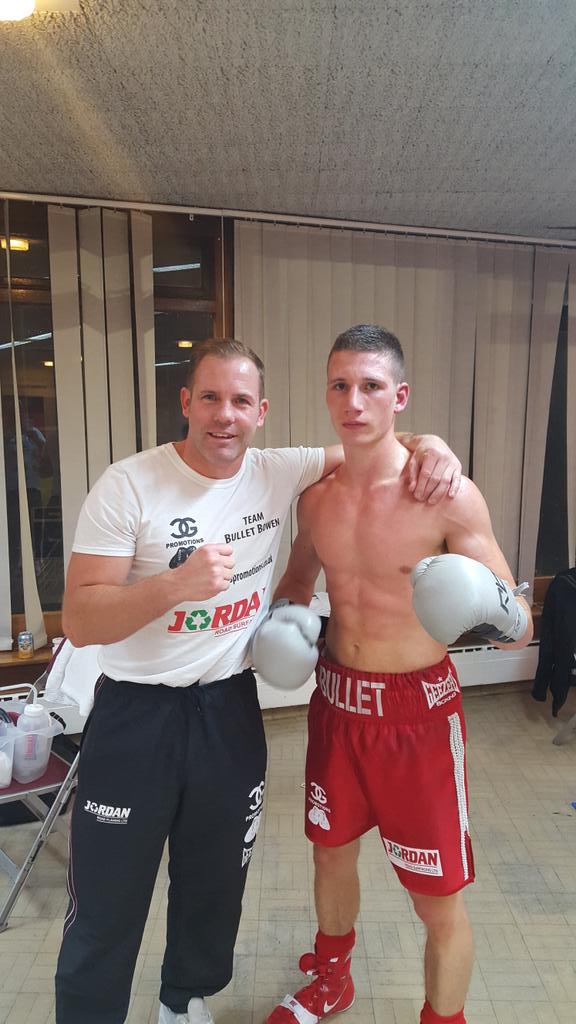 CarlGreavesPro's tweet photo. Another win for Sam bullet bowen winning al 4 rounds against the experienced Liam Richards now 3-0 no more 4 rounders http://t.co/mdWCGruuw2