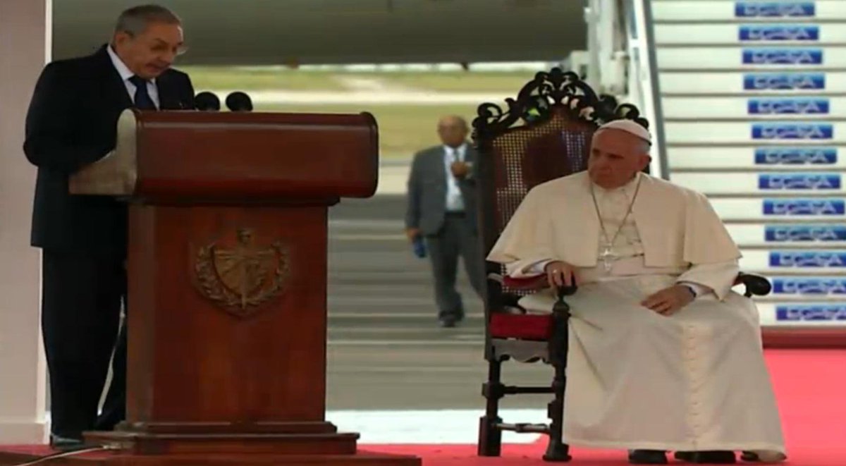 #LIVESTREAM: "The territory of #Guantanamo must be returned to #Cuba," #RaulCastro said.  bit.ly/1Om5QGz?utm_me… http://t.co/DQMJrxFau0