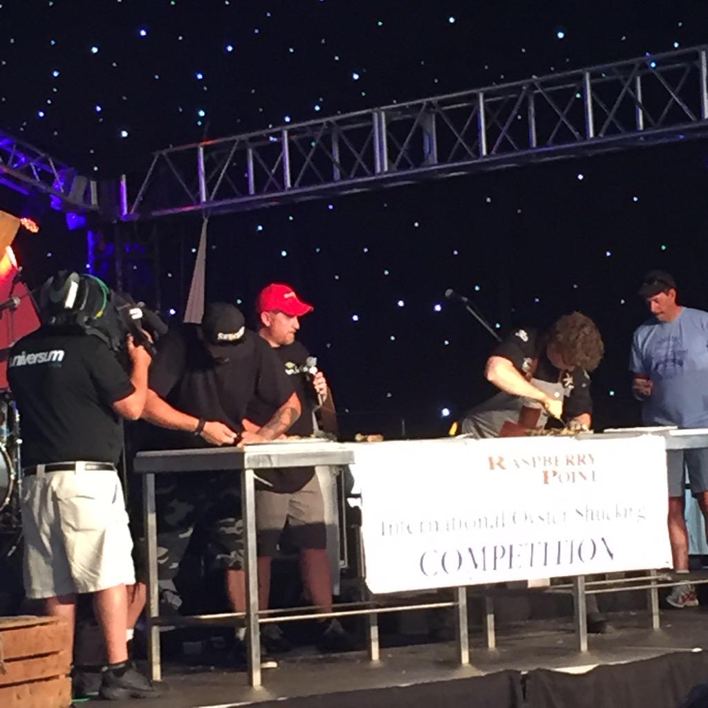 RPOysters's tweet photo. Heat #7! These guys are FAST!! #321Shuck @PEI_Shellfish #Shellfish20th http://t.co/T1hyJ9977N