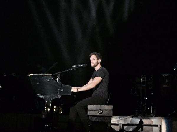 AlboranTeam's tweet photo. .@pabloalboran interpreta al piano #Ecos y #Recuerdame en el @AudRocioJurado #TourTerralSevilla http://t.co/LsQSl5RUmn