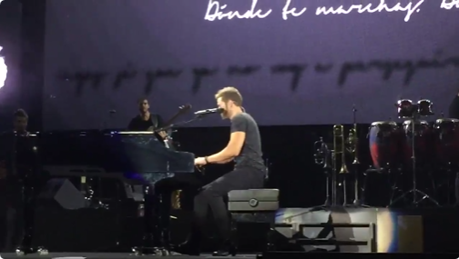 AlboranTeam's tweet photo. .@pabloalboran interpreta al piano #Ecos y #Recuerdame en el @AudRocioJurado #TourTerralSevilla http://t.co/LsQSl5RUmn