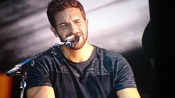 AlboranTeam's tweet photo. .@pabloalboran interpreta al piano #Ecos y #Recuerdame en el @AudRocioJurado #TourTerralSevilla http://t.co/LsQSl5RUmn