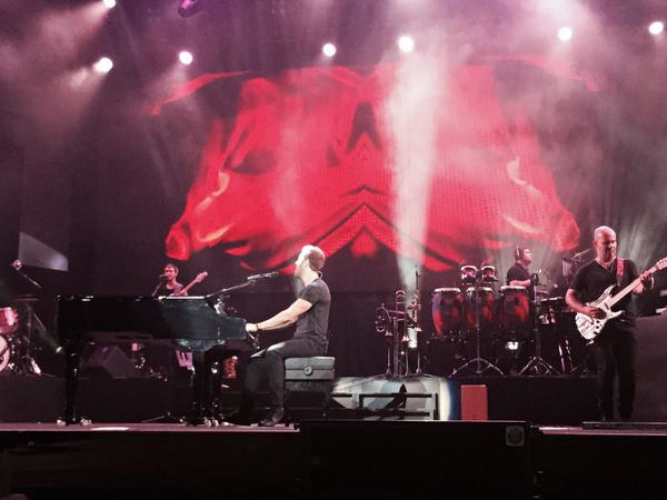 AlboranTeam's tweet photo. .@pabloalboran interpreta al piano #Ecos y #Recuerdame en el @AudRocioJurado #TourTerralSevilla http://t.co/LsQSl5RUmn