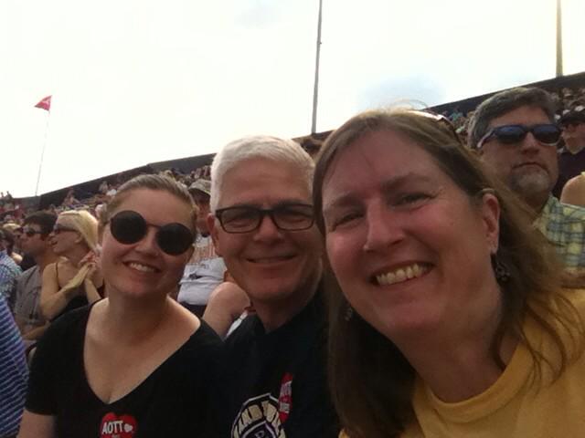 LWOtterbein's tweet photo. Cheering on the 'Dores! #AnchorDown http://t.co/CMFcK3RNsL