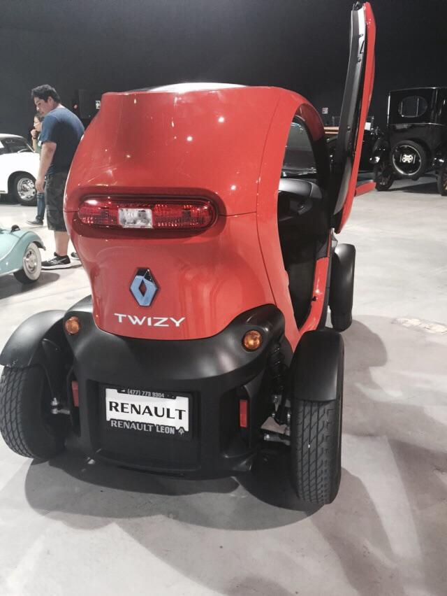 panaoficial's tweet photo. ¿Quieres conocer #Twizy de @RenaultMX? Te esperamos en #ExpoAutoGto @GtoTurismo mañana. #LCP2015 http://t.co/VkvE4DOngX