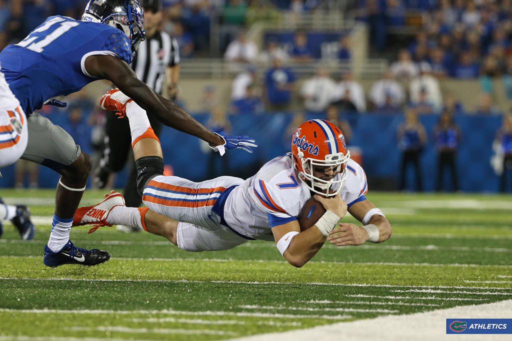 FloridaGators's tweet photo. More proof that @willgrier_ has achieved the power of flight. Nice photo, @TimCaseyPhoto! #UFvsUK #GoGators http://t.co/ZzCx1mFgrD