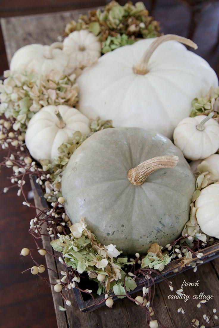 White pumpkins are my favorites! 🍂🍁 #whitepumpkins #falldecor #tablesetting #centerpiece #homedecor #interiordesign