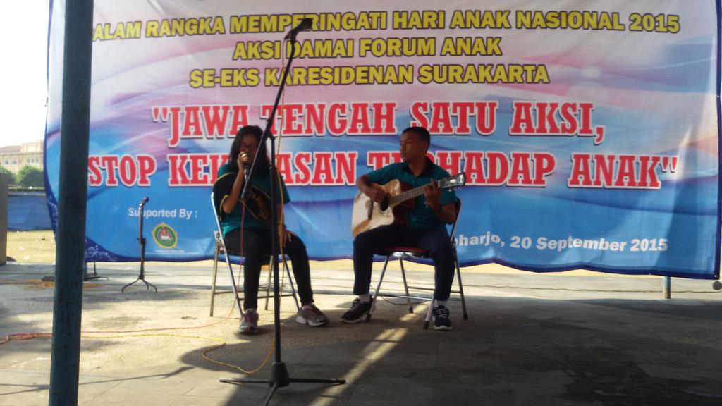 Penampilan dari duta anak sukoharjo sdr.ferina dan sdr.ardan di acara memperingati hari anak nasional 2015