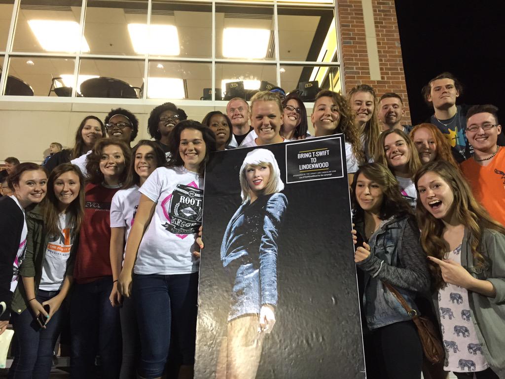 TSwifttoLU's tweet photo. Such a great time at the game! Thankful for the @taylorswift13 fans! Thanks for the support! #TSwiftGradBlood http://t.co/fLZKMvQr2D