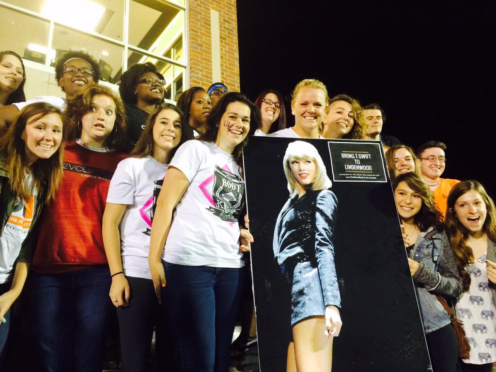 TSwifttoLU's tweet photo. Such a great time at the game! Thankful for the @taylorswift13 fans! Thanks for the support! #TSwiftGradBlood http://t.co/fLZKMvQr2D