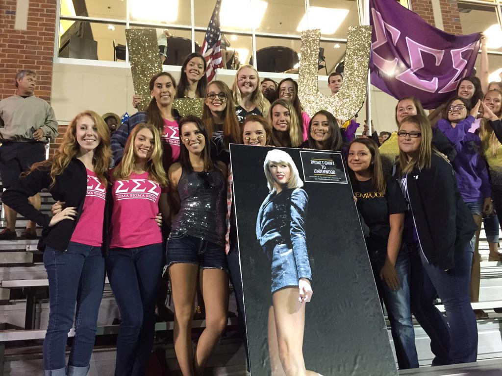 TSwifttoLU's tweet photo. Such a great time at the game! Thankful for the @taylorswift13 fans! Thanks for the support! #TSwiftGradBlood http://t.co/Mz43TPozHm