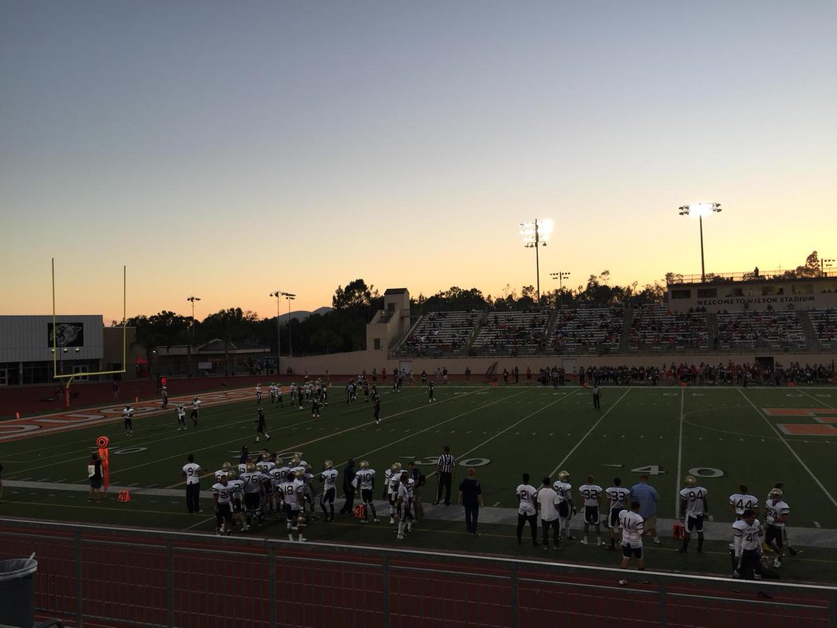 DrPamLuster's tweet photo. Nice night for @sdmesacollege football vs Palomar #letsgomesa http://t.co/XLCR5lmTlH